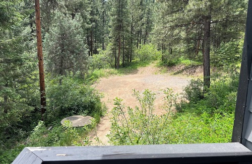 Indian Hills Cabin | The Happy Bear Lodge. Private, cozy, clean and minutes from Red Rocks