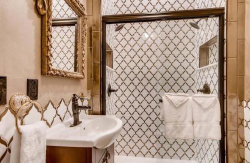 Cheesman Park Hotel | The Holiday Chalet Victorian