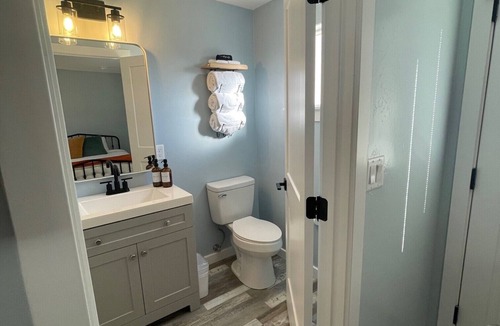 Palisade Hotel | The Homestead- 6 Bedroom/Bathroom Motel- Pet Friendly- Entire Property