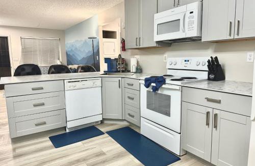 Cimarron Hills Apartment | The Hygge APT C Free Snacks Games