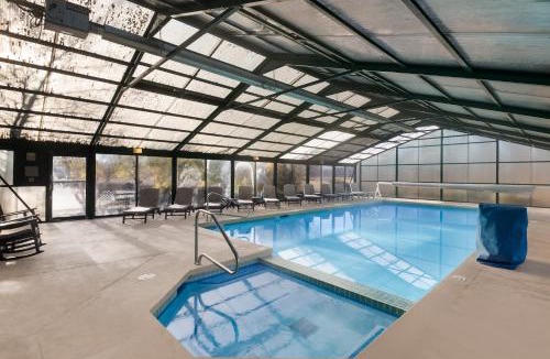 Gunnison Hotel | The Inn at Tomichi Village