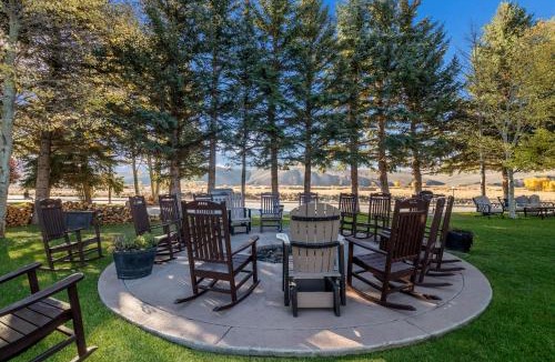 Gunnison Hotel | The Inn at Tomichi Village