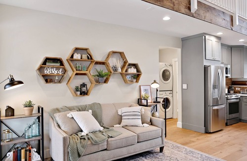 Castle Rock Cottage | The Kroll House Loft - Location, Comfort, and Fun!