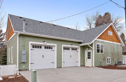 Castle Rock Cottage | The Kroll House Loft - Location, Comfort, and Fun!