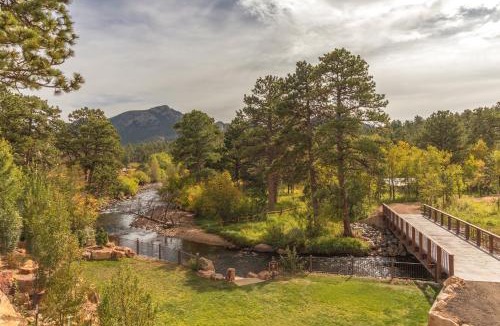 Estes Park Cabin | The Landing at Estes Park