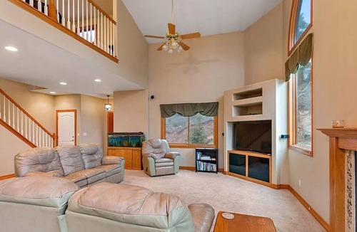 Richmond Hill Corridor House | The Last Resort Retreat: 14-acre, 3000 sq. ft. Mountain Home