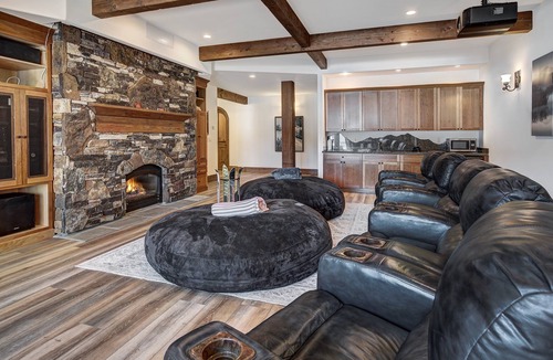 Braddock Hill House | The Lodge at Stoney Ridge – A Mountain Mansion with Amazing Views, Private Hot Tub & Patio!