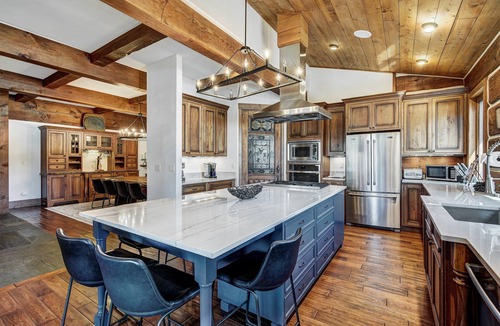 Braddock Hill House | The Lodge at Stoney Ridge – A Mountain Mansion with Amazing Views, Private Hot Tub & Patio!