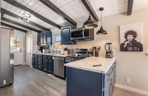 South Westminster House | The Lyric — Hot Tub | Firepit | Pet-friendly