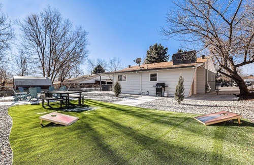 South Westminster House | The Lyric — Hot Tub | Firepit | Pet-friendly