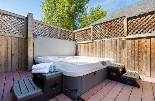 Old Town West House | The Magnolia House in Old Town - Private Hot Tub