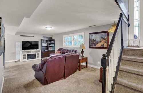 Village Seven House | The Memory Maker! 2 King Beds - Garage - Hiking!
