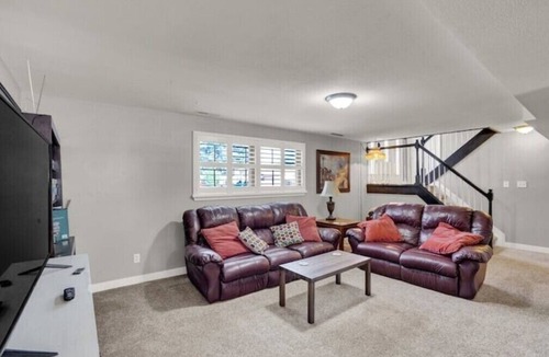 Village Seven House | The Memory Maker! 2 King Beds - Garage - Hiking!