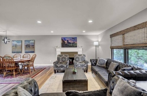 Village Seven House | The Memory Maker! 2 King Beds - Garage - Hiking!