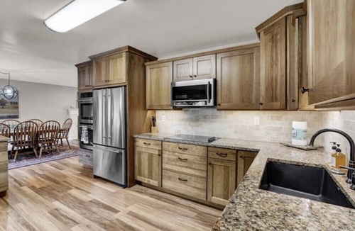 Village Seven House | The Memory Maker! 2 King Beds - Garage - Hiking!