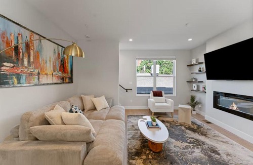 Barths House | The Modern Muse Art Home