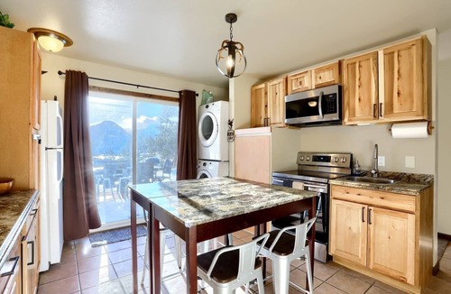 Twin Lakes Cabin | The Moose Meadow | Alpine Lake Lookout | Fast Wifi