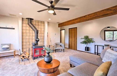 Hangen Ranch And M and B House | The Mountain Retreat at Evergreen | King bed
