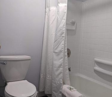 Sterling Hotel | The Oakwood Inn