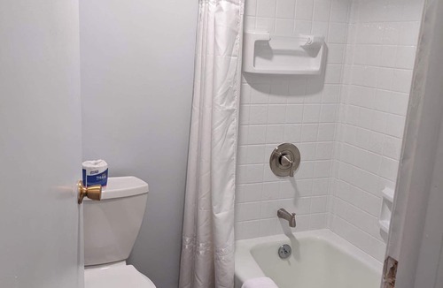 Sterling Hotel | The Oakwood Inn