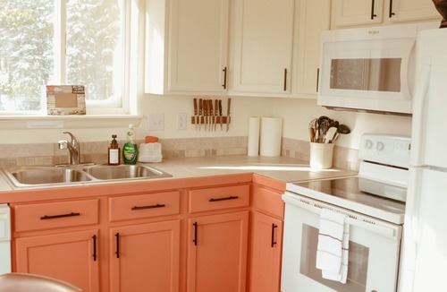 Valley of the Sun House | The Perfect Getaway Cabin- Mt. Views- Wood Stove