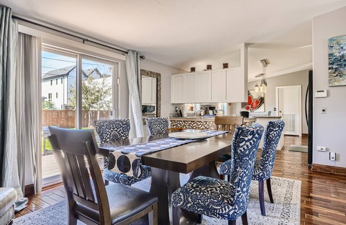 Lakewood House | “ The Perfect Spot” In the heart of the city!