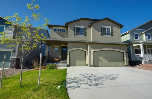 Cimarron Hills House | The Pikes Peak Lodge - Perfect for families or groups up to 10!