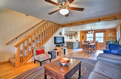 Lyons Cabin | The ‘Pinecone Palace’ w/Hiking Trail Access!