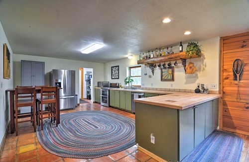 Lyons Cabin | The ‘Pinecone Palace’ w/Hiking Trail Access!
