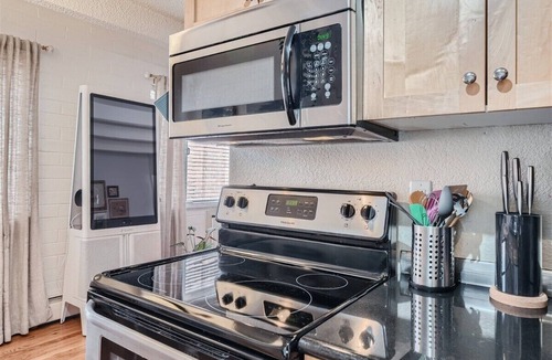 Speer Apartment | The Pink Pearl, 1BD, 30 Day, Pool, Wash Park West