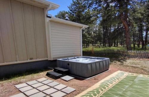 Woodland Park Apartment | The Secret Mountain Retreat w/Views + Yard + BBQ
