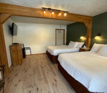 South Fork Cabin | The Spruce Lodge