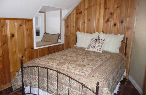 Twin Lakes Hotel | The Twin Lakes Inn