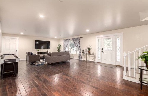 Bethany Homes House | The Ultimate GetawayPrivate, Spacious 8 Bedroom Oasis in Phoenix with Large Pool