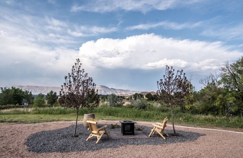 Palisade House | The View House with Hot Tub