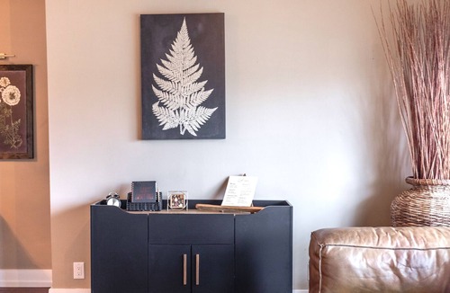 Paonia House | The White House on Niagara - Only 1 block from downtown with an orchard view!