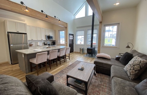 Silverton Apartment | The White House- Suite B Upstairs