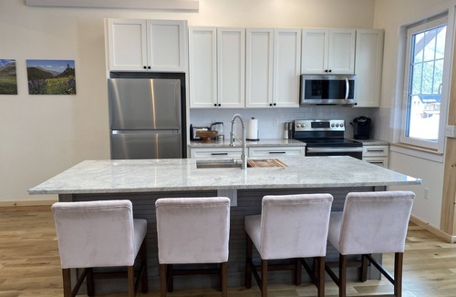 Silverton Apartment | The White House- Suite B Upstairs