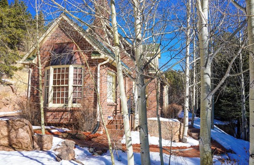 Divide Cottage | The Williamsburg Cottage at Valley Glen.your romantic mountain getaway