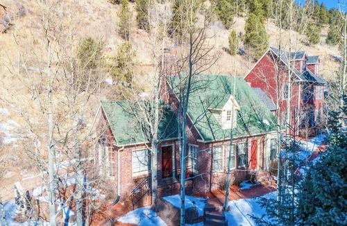 Divide Cottage | The Williamsburg Cottage at Valley Glen.your romantic mountain getaway