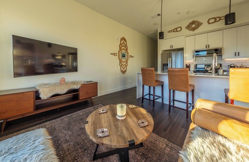 Berkley Condo | The Zen Den - A City Oasis perfect for solo or traveling couples