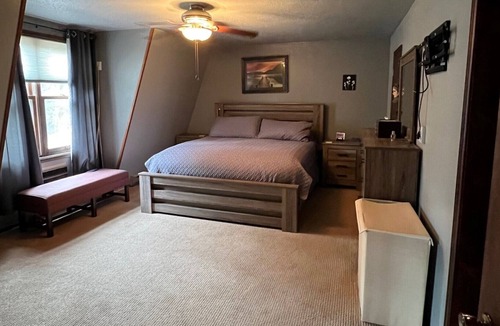 Beulah House | This Beautiful Secluded home; mountain views and over 3 acres; Park/Coffee Shop