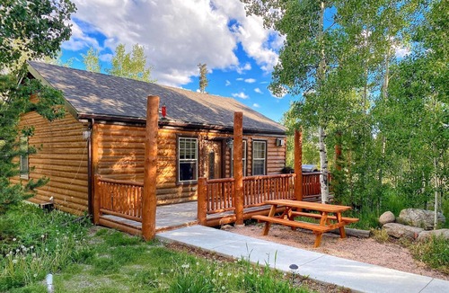 Grand Lake Cabin | This cabin is a 4 bedroom(s), 2 bathrooms, located in Grand Lake, CO.