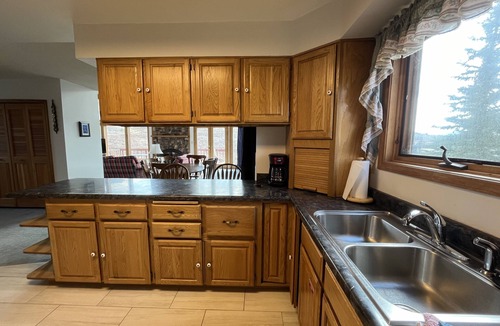 Crested Butte House | This cozy budget & pet friendly house is located right near the ski base area