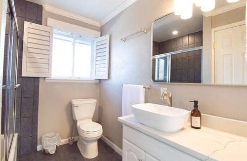 Barths House | This guest house is a 0 bedroom(s), 1 bathrooms, located in Wheat Ridge, CO.