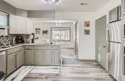 Lakewood House | This house is a 3 bedroom(s), 2 bathrooms, located in Lakewood, CO.