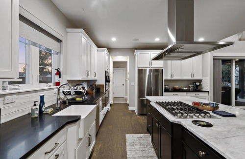 Skyland House | This house is a 6 bedroom(s), 4.5 bathrooms, located in Denver, CO.