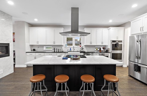 Skyland House | This house is a 6 bedroom(s), 4.5 bathrooms, located in Denver, CO.