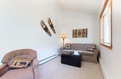 Carbondale House | Three Sisters Peak Cabin at Filoha Meadows