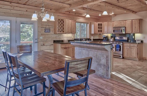 Timber Ridge Ranch House | Timber Lodge: Family Log Hm w/Amazing Views, 3 Acres Near Town, A/C, Hot Tub